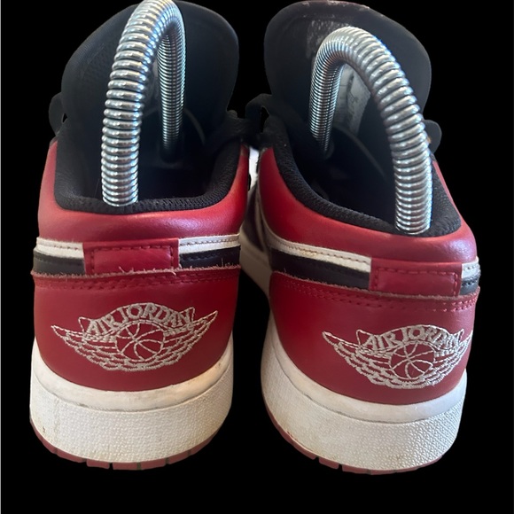 Nike Air Jordan 1 Low Bred Toe Black Red Size 3.5 Y 553560-612 - Picture 5 of 8